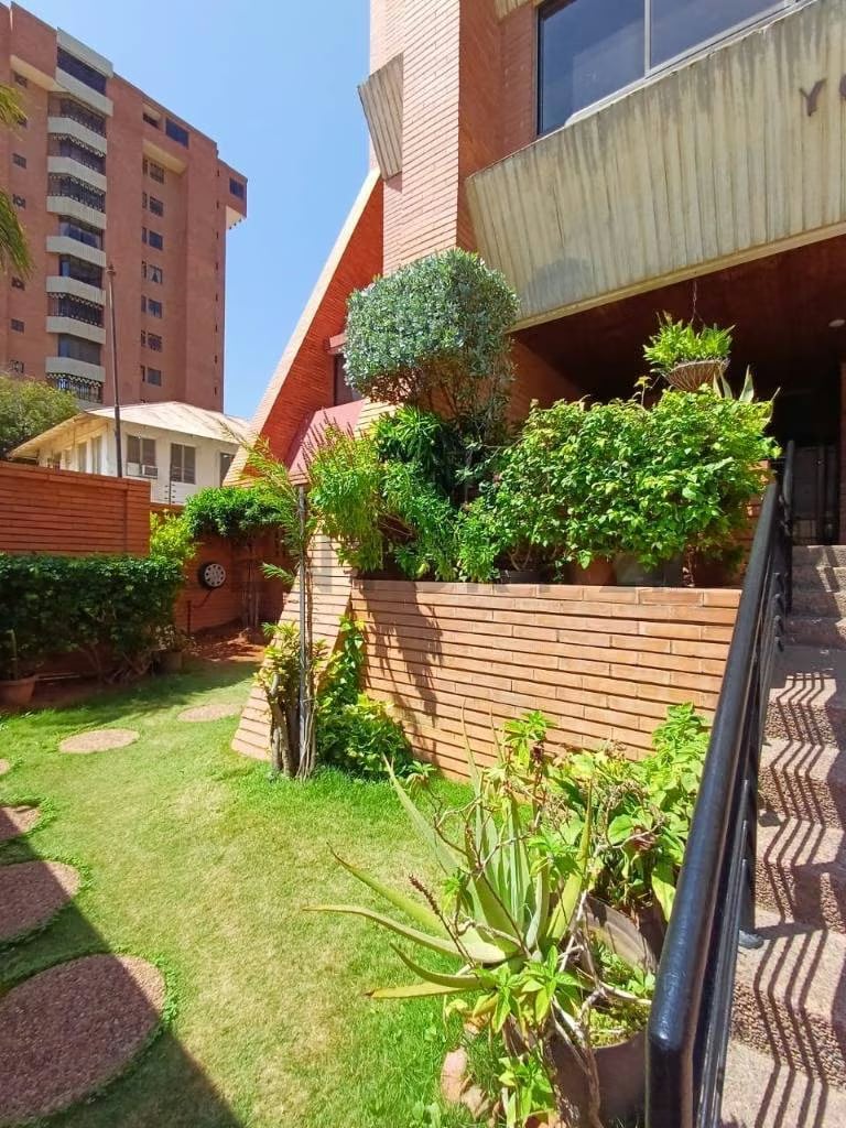 Apartamento en Edf. YOHANA, Tierra Negra. 384mts. - 4