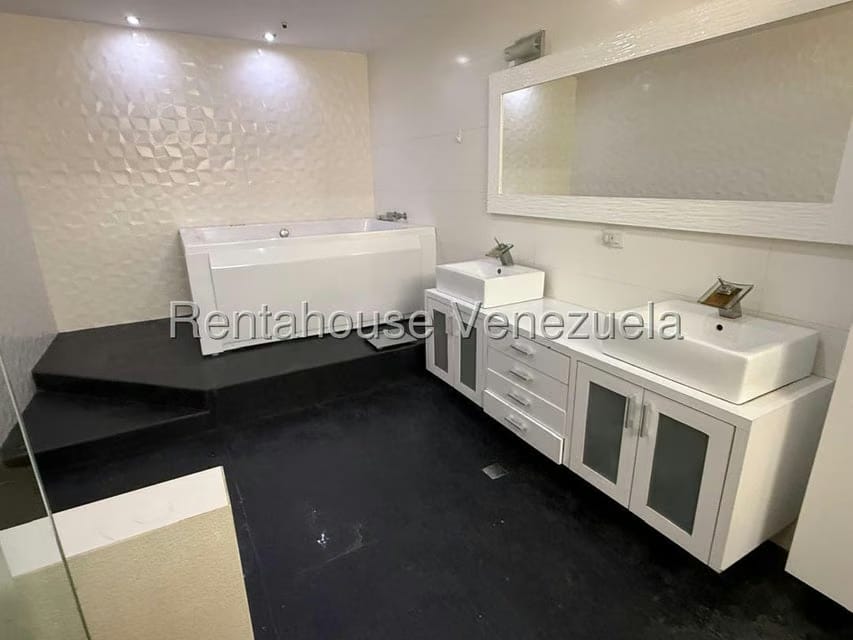Casa (Multipes Niveles) en Venta en Montalban I, Distrito Metropolitano - 64