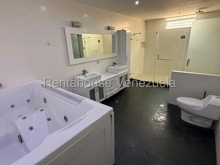 Casa (Multipes Niveles) en Venta en Montalban I, Distrito Metropolitano - 65