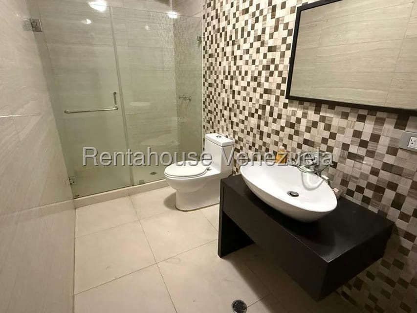 Casa (Multipes Niveles) en Venta en Montalban I, Distrito Metropolitano - 70