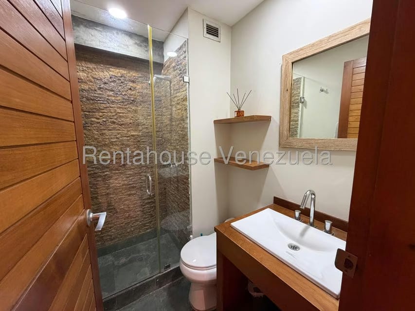 Apartamento (1 Nivel) en Alquiler en Lomas de La Lagunita, Distrito Metropolitano - 11