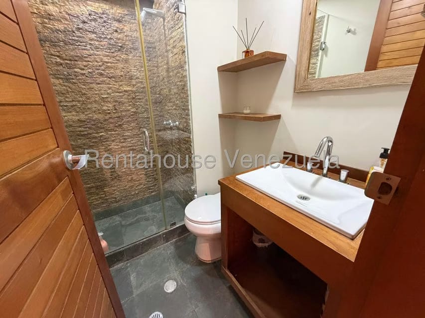 Apartamento (1 Nivel) en Alquiler en Lomas de La Lagunita, Distrito Metropolitano - 12