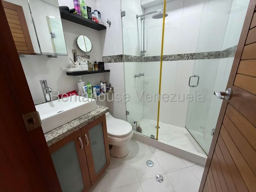 Apartamento (1 Nivel) en Alquiler en Lomas de La Lagunita, Distrito Metropolitano - 25