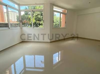 Hermosos Apartamentos a estrenar Urb, El Paraiso - 2