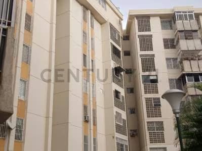 Se alquila apartamento en Colinas de Los Ruices IZ