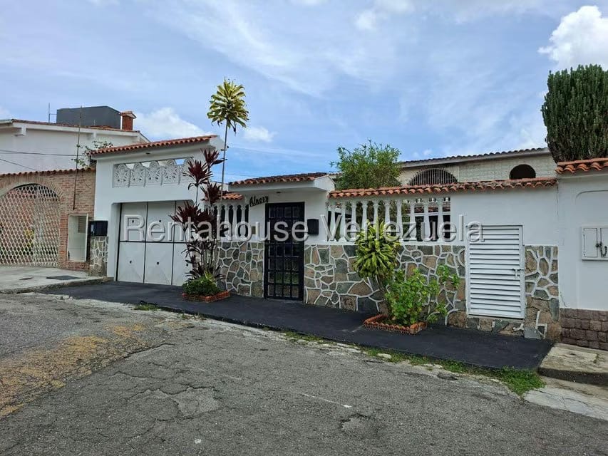 Casa (Multipes Niveles) en Venta en La Rosaleda, Miranda