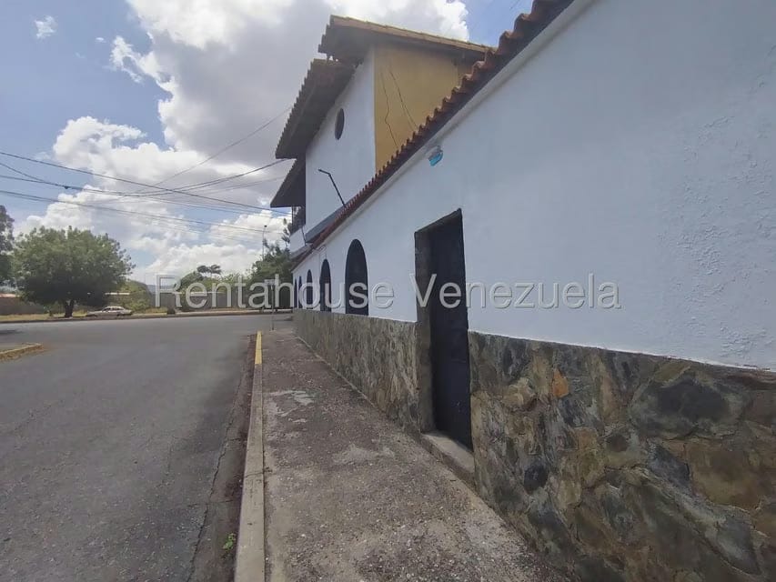 Casa (Duplex) en Venta en Zona Oeste, Lara - 2