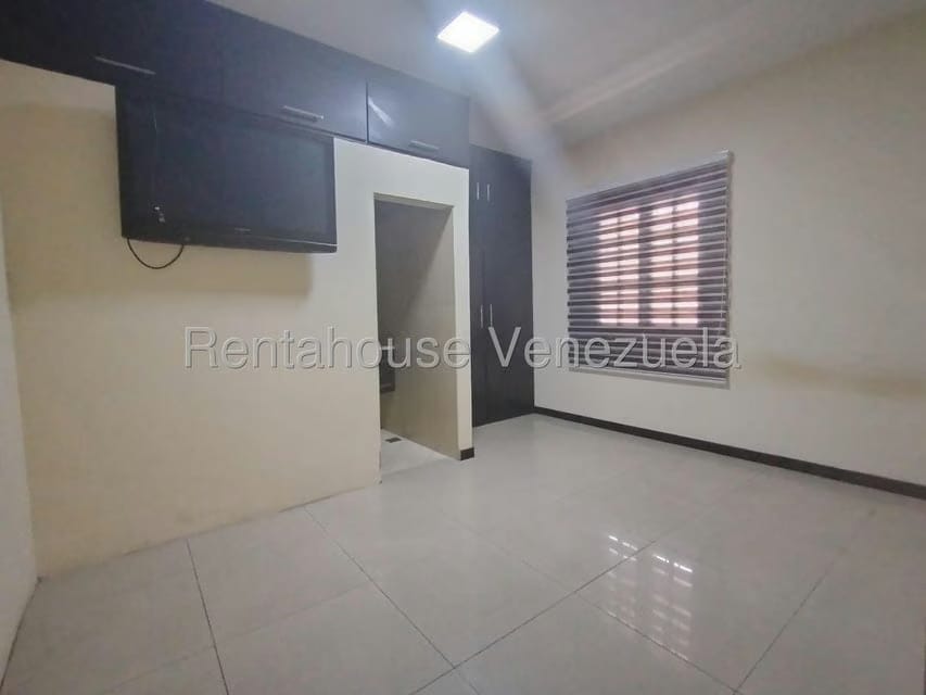 Casa (Duplex) en Venta en Zona Oeste, Lara - 17