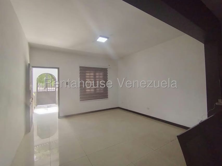 Casa (Duplex) en Venta en Zona Oeste, Lara - 24