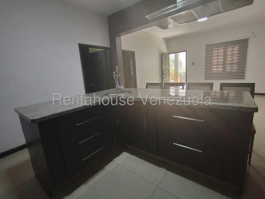 Casa (Duplex) en Venta en Zona Oeste, Lara - 30
