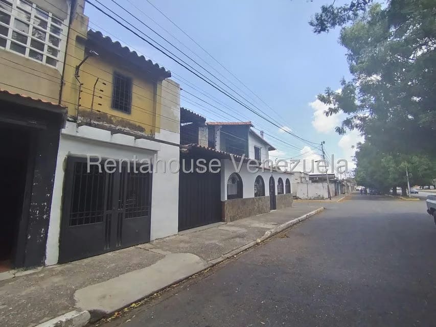 Casa (Duplex) en Venta en Zona Oeste, Lara - 52