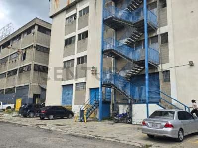 SE ALQUILA EDIFICIO INDUSTRIAL EN LA MEJOR ZONA DE LA TRINIDAD. - 4