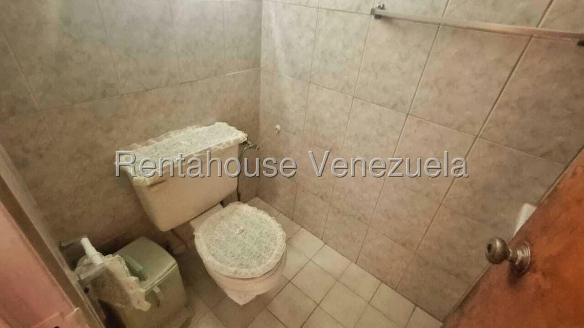 Apartamento (1 Nivel) en Alquiler en Centro, Lara - 12