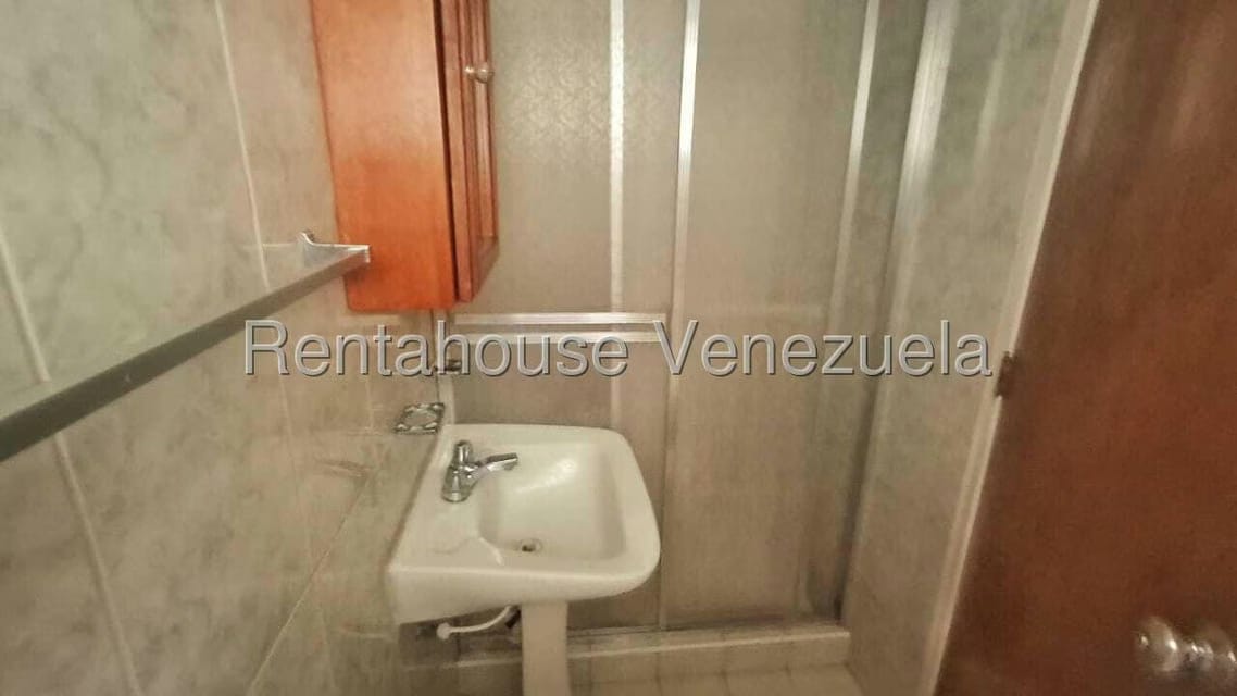 Apartamento (1 Nivel) en Alquiler en Centro, Lara - 13