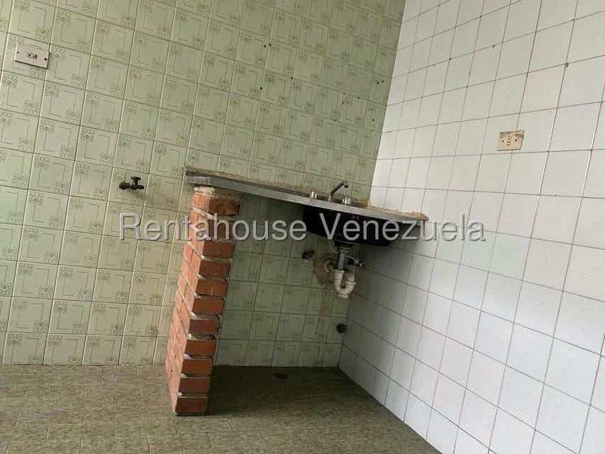 Apartamento (1 Nivel) en Alquiler en Zona Este, Lara - 17