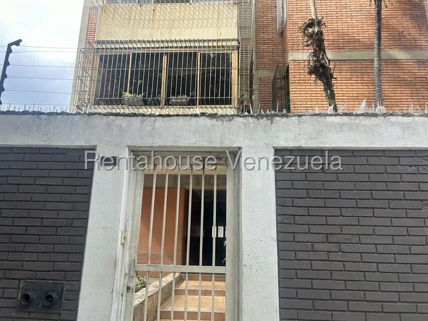 Apartamento (1 Nivel) en Alquiler en Zona Este, Lara - 3