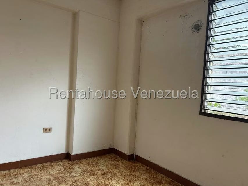 Apartamento (1 Nivel) en Alquiler en Zona Este, Lara - 8