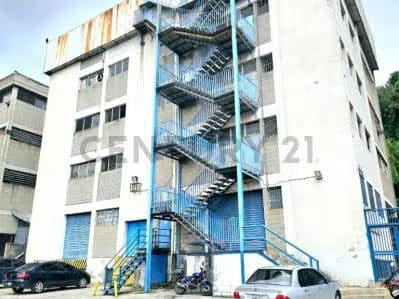 LOCALES INDUSTRIALES EN SEMI SOTANO A PIE DE CALLE. LA MEJOR ZONA EN LA TRINIDAD - 3