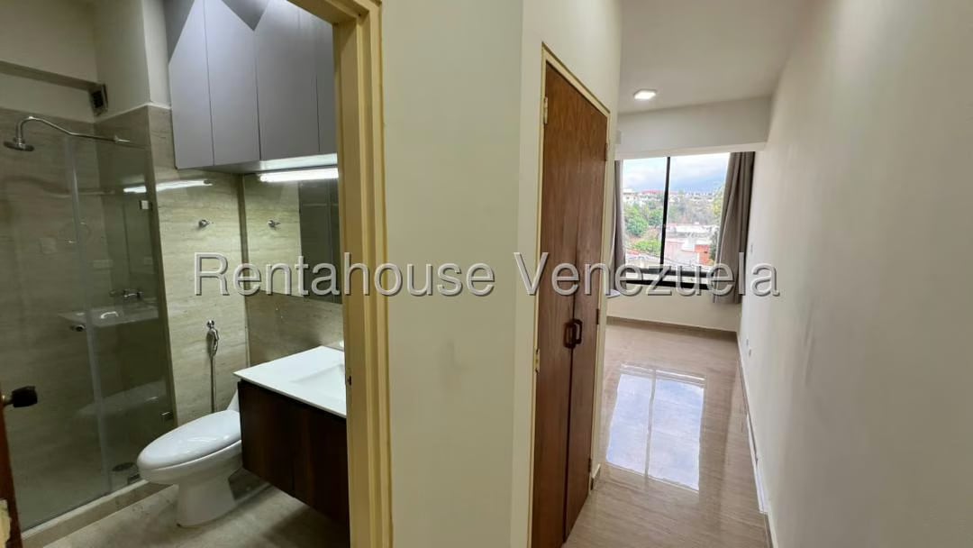 Apartamento (1 Nivel) en Alquiler en Colinas de Bello Monte, Distrito Metropolitano - 11