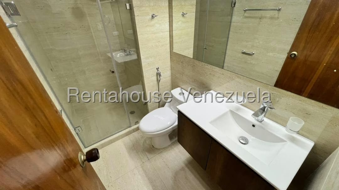 Apartamento (1 Nivel) en Alquiler en Colinas de Bello Monte, Distrito Metropolitano - 14