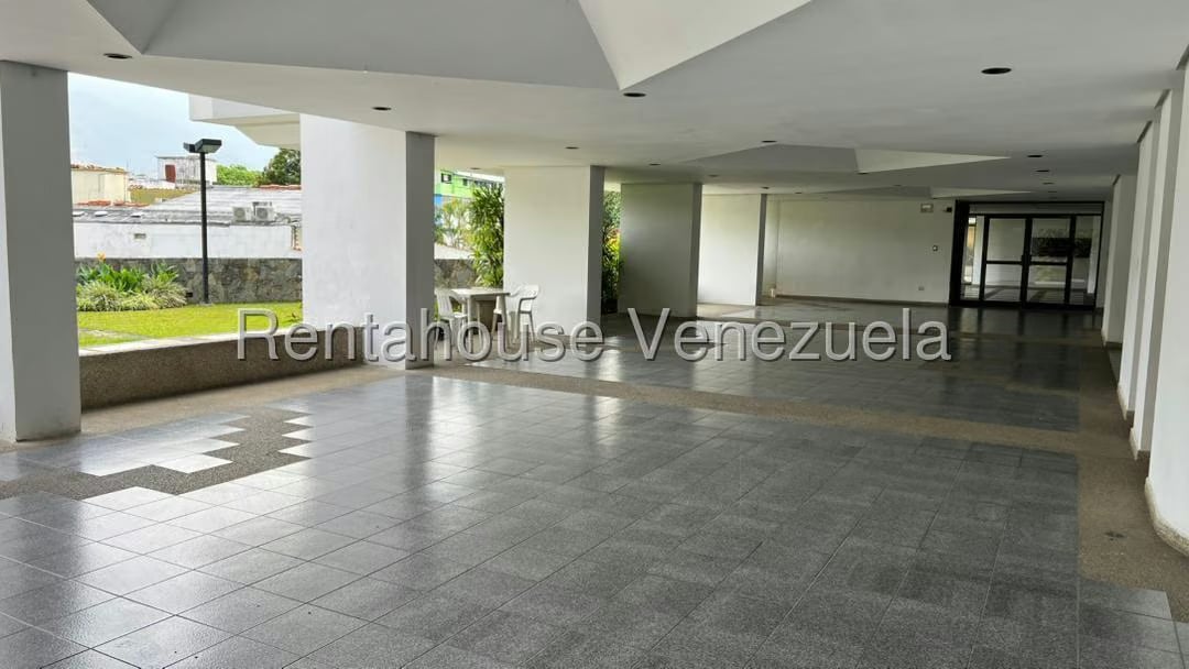 Apartamento (1 Nivel) en Alquiler en Colinas de Bello Monte, Distrito Metropolitano - 16