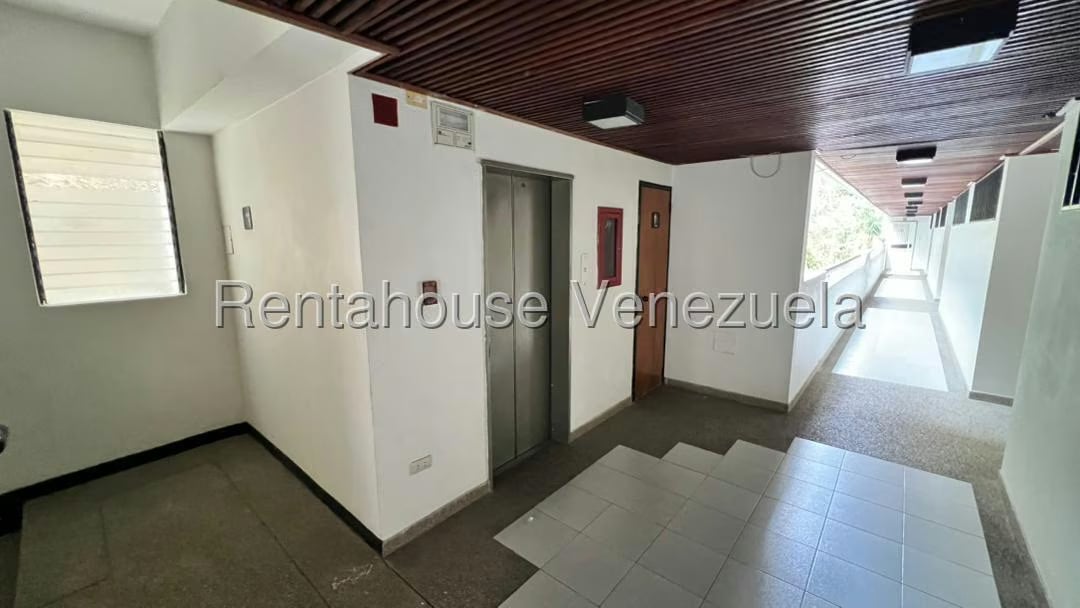 Apartamento (1 Nivel) en Alquiler en Colinas de Bello Monte, Distrito Metropolitano - 17