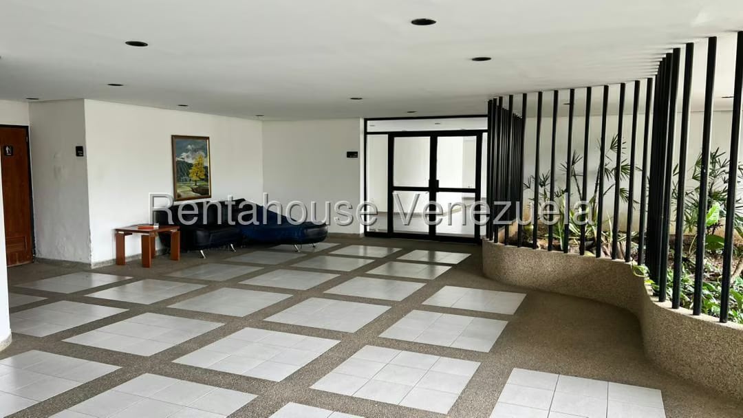 Apartamento (1 Nivel) en Alquiler en Colinas de Bello Monte, Distrito Metropolitano - 18