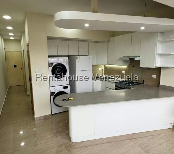 Apartamento (1 Nivel) en Alquiler en Colinas de Bello Monte, Distrito Metropolitano - 7