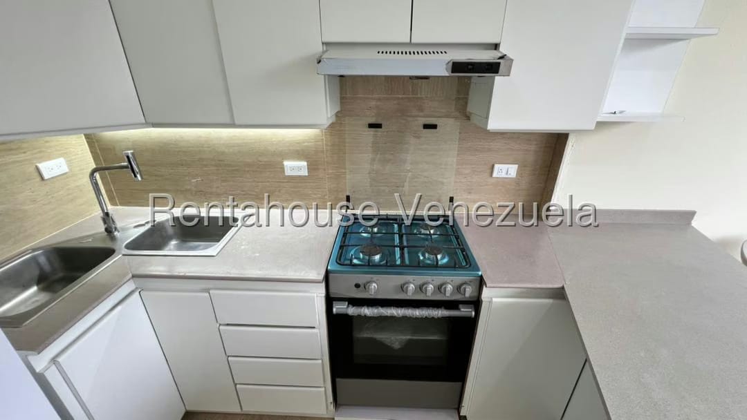 Apartamento (1 Nivel) en Alquiler en Colinas de Bello Monte, Distrito Metropolitano - 8
