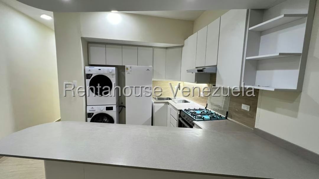 Apartamento (1 Nivel) en Alquiler en Colinas de Bello Monte, Distrito Metropolitano - 10