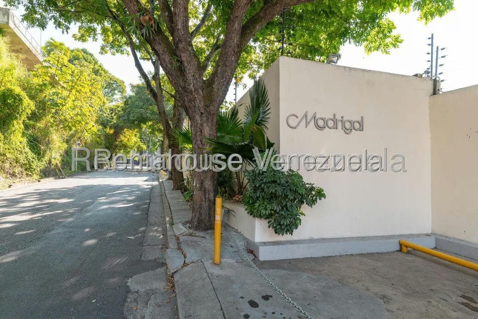 Apartamento (1 Nivel) en Alquiler en Colinas de Bello Monte, Distrito Metropolitano