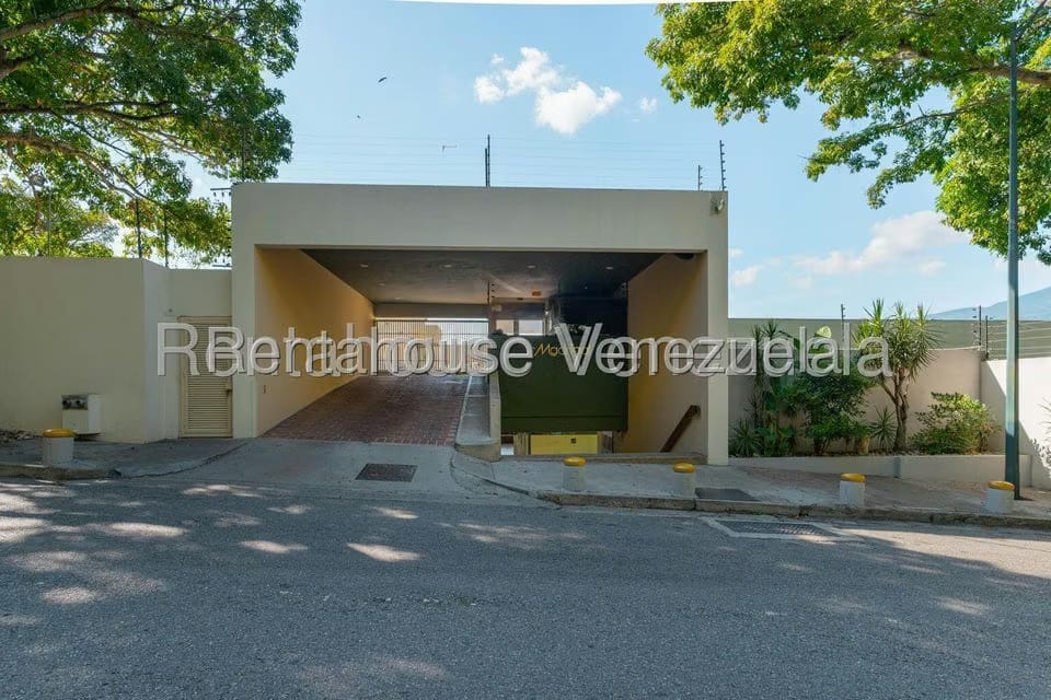 Apartamento (1 Nivel) en Alquiler en Colinas de Bello Monte, Distrito Metropolitano - 2