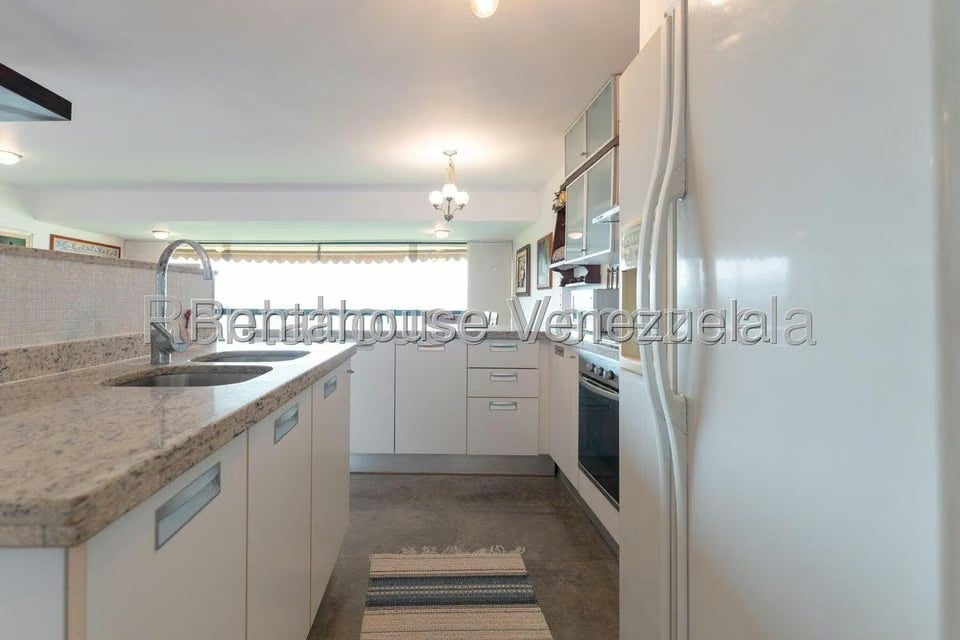 Apartamento (1 Nivel) en Alquiler en Colinas de Bello Monte, Distrito Metropolitano - 17