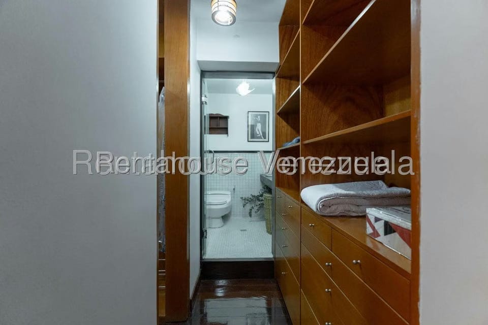 Apartamento (1 Nivel) en Alquiler en Colinas de Bello Monte, Distrito Metropolitano - 24