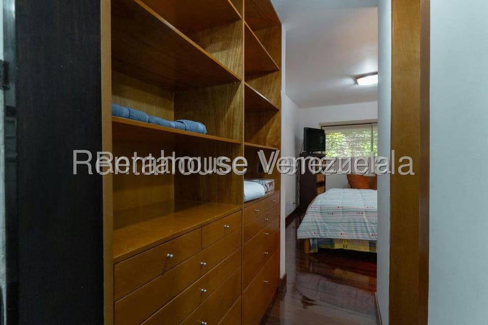 Apartamento (1 Nivel) en Alquiler en Colinas de Bello Monte, Distrito Metropolitano - 25