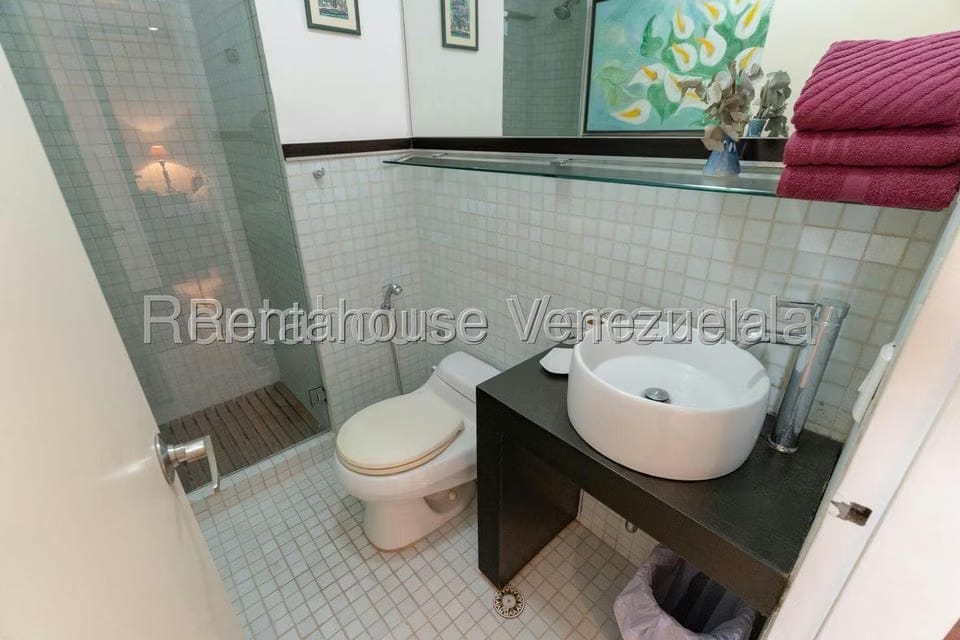 Apartamento (1 Nivel) en Alquiler en Colinas de Bello Monte, Distrito Metropolitano - 27