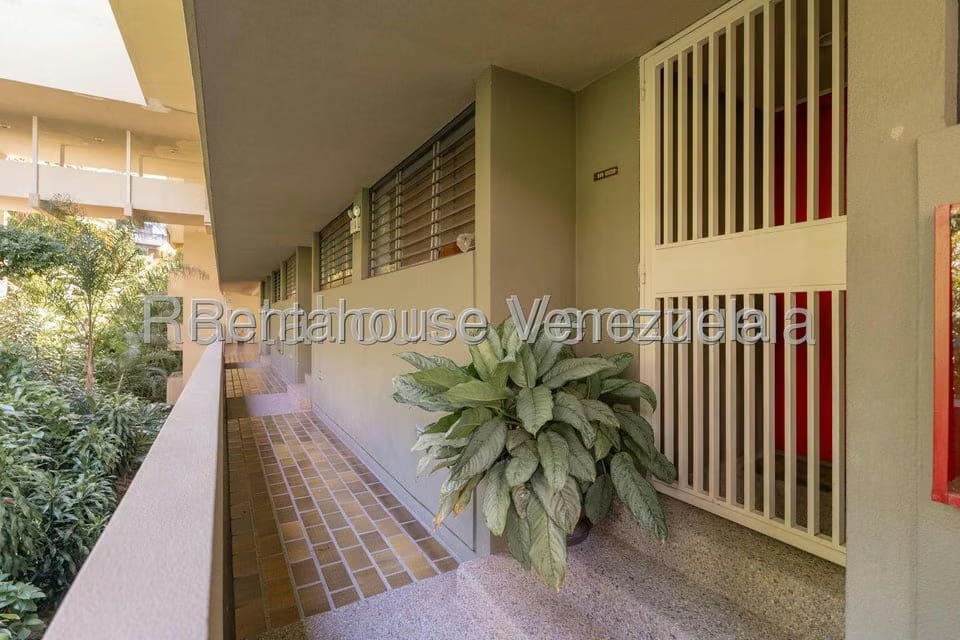 Apartamento (1 Nivel) en Alquiler en Colinas de Bello Monte, Distrito Metropolitano - 4