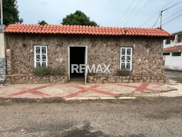 Local comercial en el Sector Manzana de Oro, zona oeste.