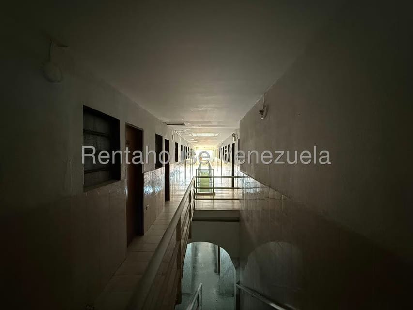 Comercial (Local Comercial) en Venta en Los Dos Caminos, Distrito Metropolitano - 4