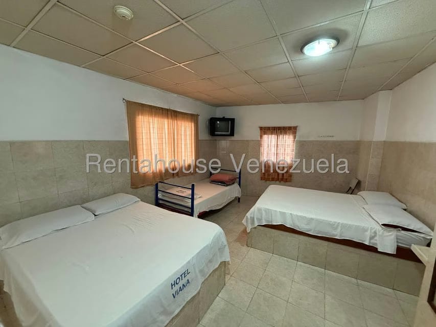 Comercial (Local Comercial) en Venta en Los Dos Caminos, Distrito Metropolitano - 6