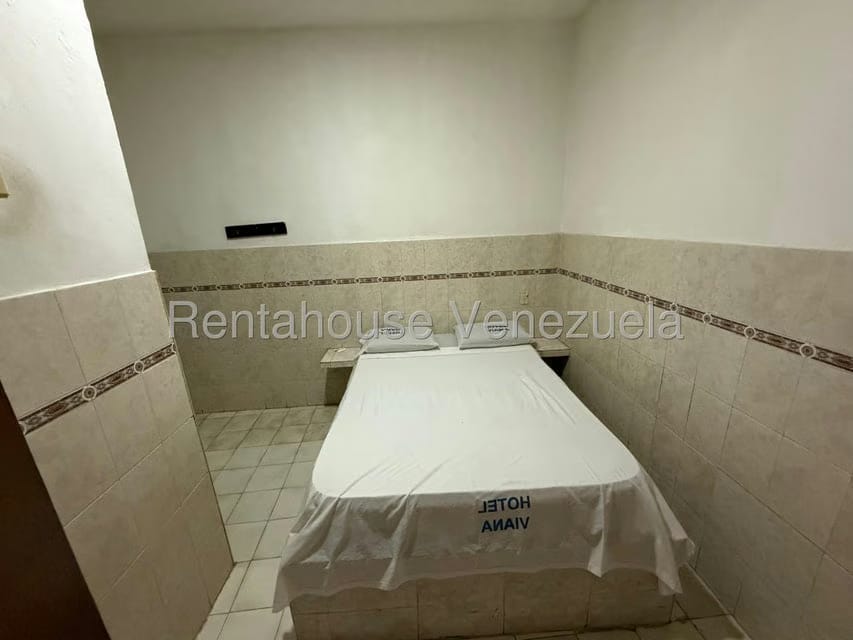 Comercial (Local Comercial) en Venta en Los Dos Caminos, Distrito Metropolitano - 7