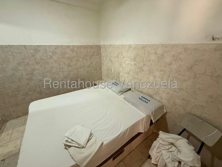 Comercial (Local Comercial) en Venta en Los Dos Caminos, Distrito Metropolitano - 8