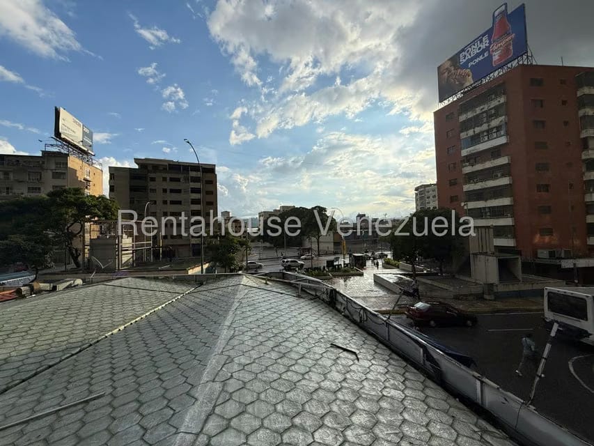 Comercial (Local Comercial) en Venta en Los Dos Caminos, Distrito Metropolitano - 9
