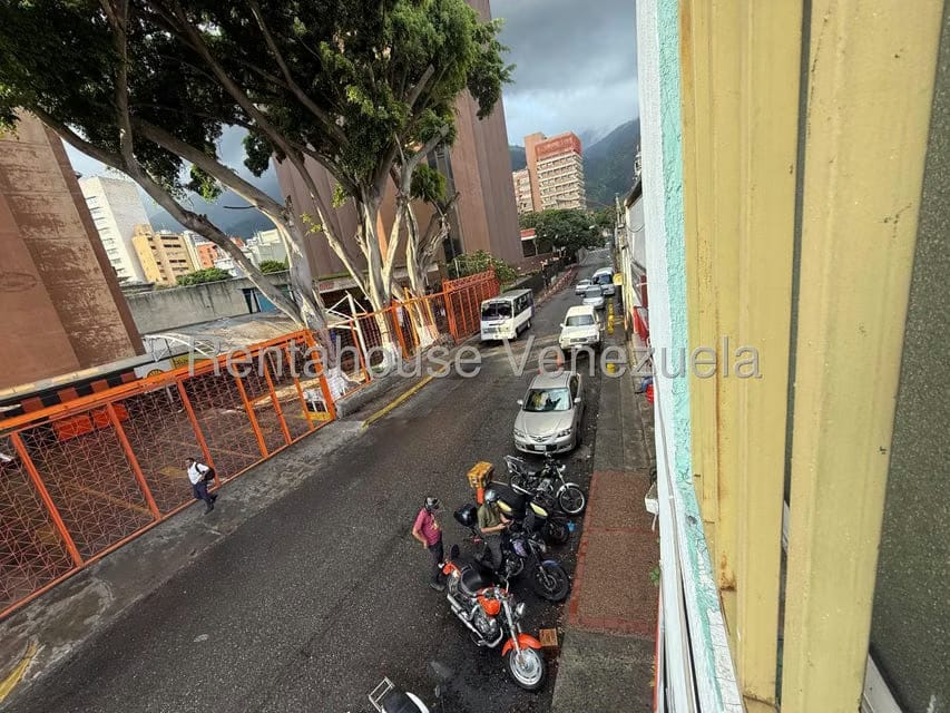 Comercial (Local Comercial) en Venta en Los Dos Caminos, Distrito Metropolitano - 10