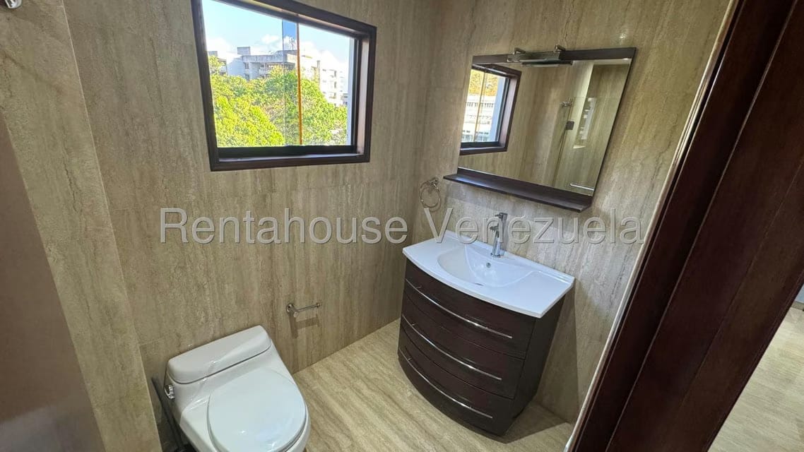 Apartamento (1 Nivel) en Venta en Los Chorros, Distrito Metropolitano - 24