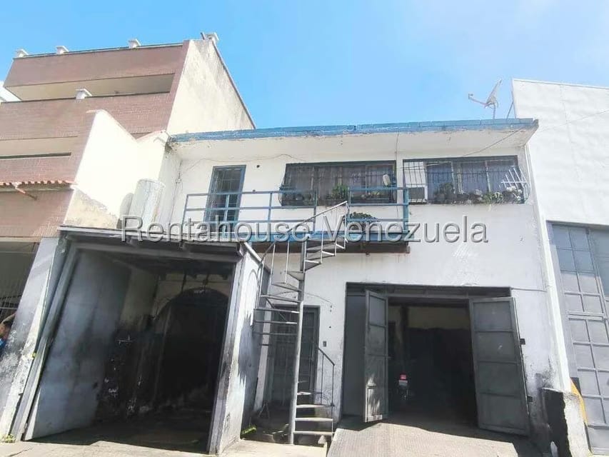 Casa (Duplex) en Venta en San Martin, Distrito Metropolitano - 2