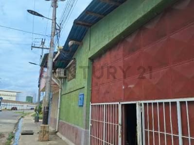 Propiedad Av Alterna Galpón / Residencia