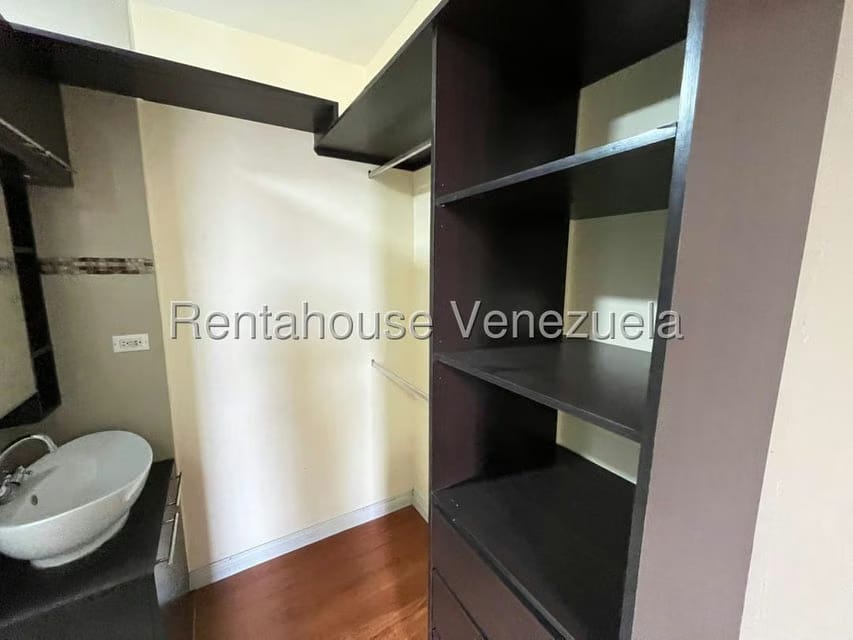 Apartamento (1 Nivel) en Alquiler en Baruta, Distrito Metropolitano - 22