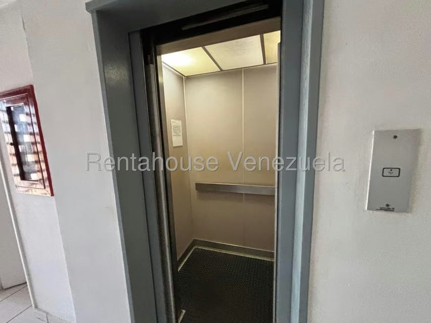 Apartamento (1 Nivel) en Venta en Porlamar, Nueva Esparta - 2