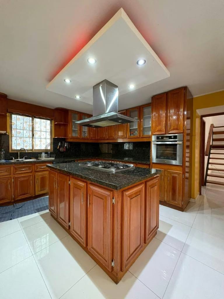 Casa en alquiler en el exclusivo Conjunto Residencia La Guarimba, Lechería - 5